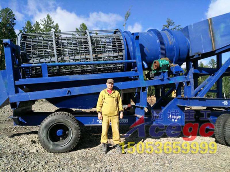 俄羅斯?jié)L筒篩沙金設備工作現場